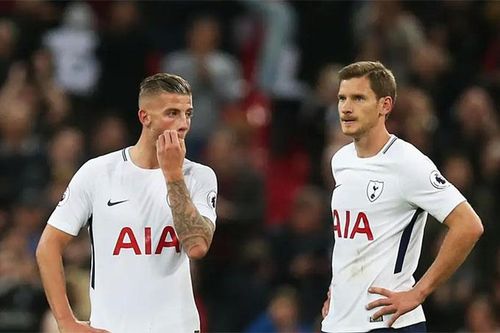 Mourinho ít nhất cũng phải được bổ sung hàng thủ