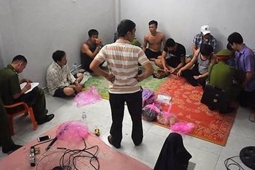 Ổ xóc đĩa có nhiều cán bộ, viên chức tham gia