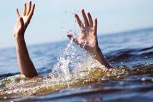 Bé gái đuối nước tử vong ở hồ trung tâm TP Vinh