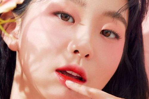 Bạn có nhận ra cô gái xinh đẹp dịu dàng này là 'điên nữ' Kim Da Mi của Itaewon Class?