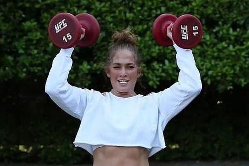 Jennifer Lopez và hôn phu rèn luyện thể hình