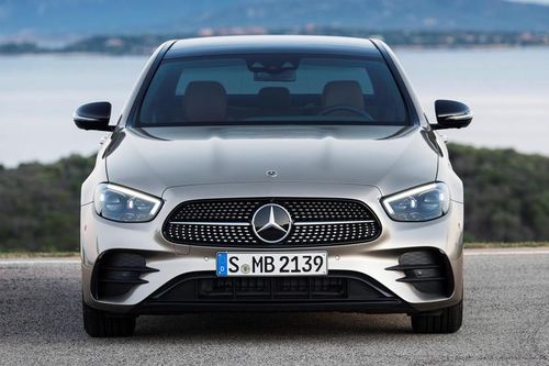 Lần đầu tiên Mercedes-Benz E-Class trang bị tính năng chống mỏi lưng
