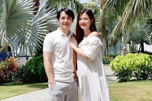 Đông Nhi khoe ảnh lộ rõ bụng bầu khi du lịch cùng Ông Cao Thắng