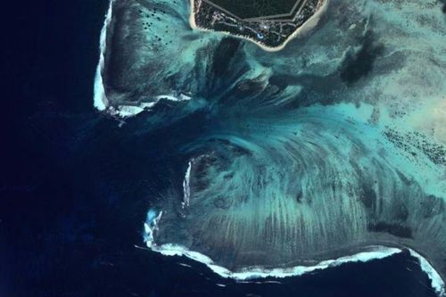 Bí ẩn về ngọn thác dưới đáy biển ở Mauritius