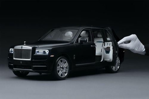 Mô hình Rolls-Royce Cullinan thu nhỏ đắt hơn xe phổ thông