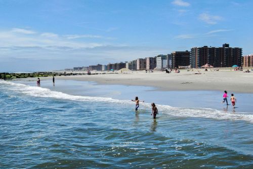 Dân New York bị xua đuổi khỏi các bãi biển lân cận