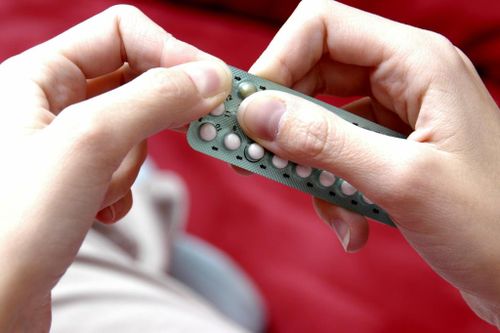 Trị mụn bằng thuốc tránh thai có an toàn?
