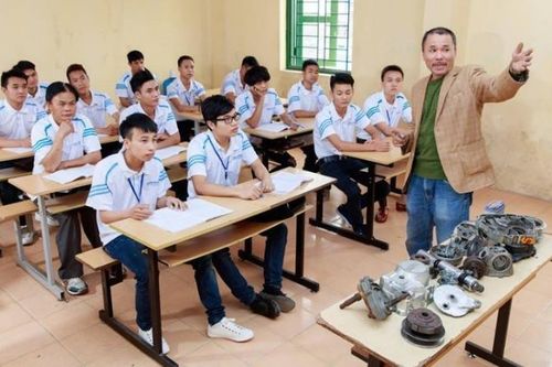'Chương trình 9+': 'Em chọn lối này'