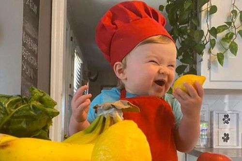 Đầu bếp 1 tuổi 'đốn tim' cư dân mạng