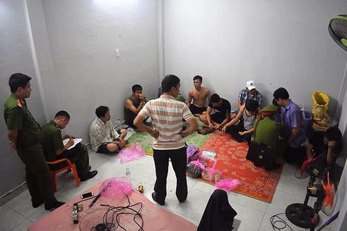 Ổ xóc đĩa có nhiều cán bộ, viên chức tham gia