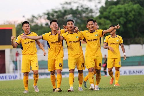 Khoảnh khắc Sỹ Nam 'xé lưới' Bình Định giúp SLNA đi tiếp tại Cúp Quốc gia