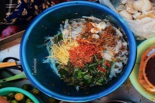 Hẹn hò Sài Gòn: Phá lấu và Bánh tráng - bộ đôi hoàn hảo cho bữa xế ngày mưa