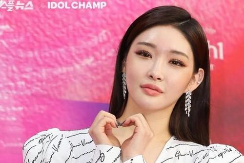 Từng được khen là có vẻ đẹp cá tính nhưng Chungha giờ bị nhận xét trông hệt Park Bom