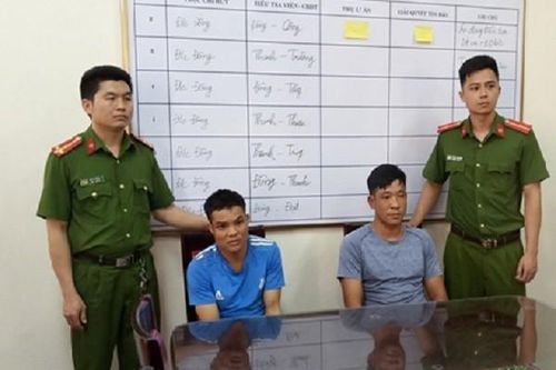 Bắt hai đối tượng chung tiền buôn pháo lậu