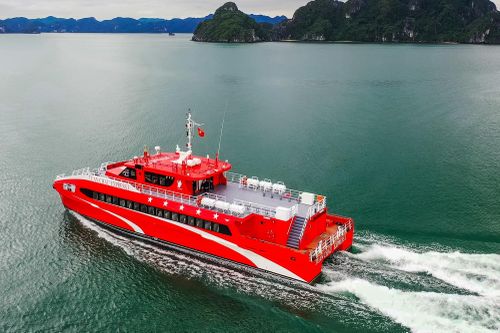 Tàu 5 sao xuyên vịnh Hạ Long chỉ trong 2 giờ