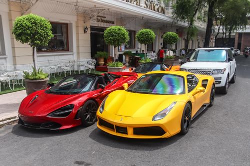 Dàn siêu xe quy tụ tại trung tâm TP.HCM