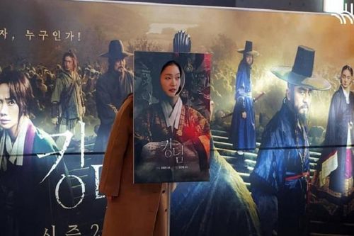 Chi tiết hài hước ở 'Quân vương bất diệt' liên quan đến 'Kingdom'