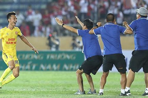 Mai Xuân Quyết ghi siêu phẩm và chờ cơ hội từ HLV Park Hang Seo
