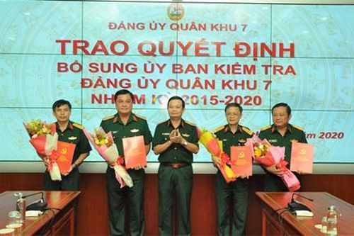 Công bố quyết định của Thường vụ Quân ủy Trung ương về công tác cán bộ
