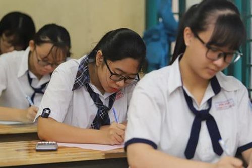 Cán bộ vi phạm quy chế thi có thể bị hạ bậc lương, buộc thôi việc
