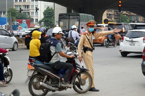 Đổ xô mua bảo hiểm xe cơ giới: Nhầm lẫn giữa bảo hiểm bắt buộc và tự nguyện