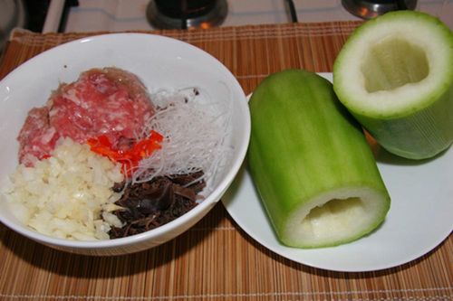 Cách làm món canh bí đao nhồi thịt thanh mát giải nhiệt ngày hè