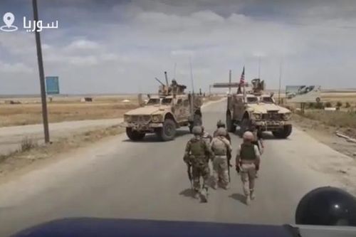 Lực lượng Mỹ chặn đầu xe tuần tra Nga tại Đông Bắc Syria