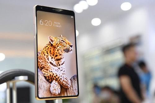 Bphone B86 chỉ có 'nút' và vẫn không có 'phím' bấm