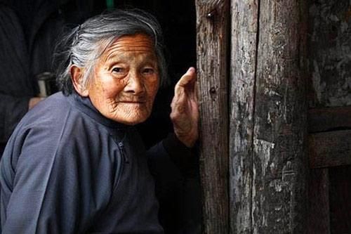 Nhờ cú lừa 'ngoạn mục' của bà lão mù, cuộc đời của tên trộm đã bước sang trang mới hoàn toàn