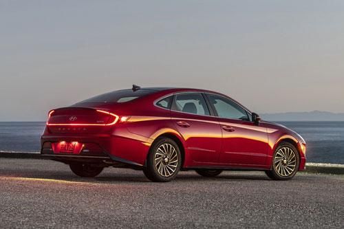 Hyundai công bố giá bán xe sedan siêu tiết kiệm xăng