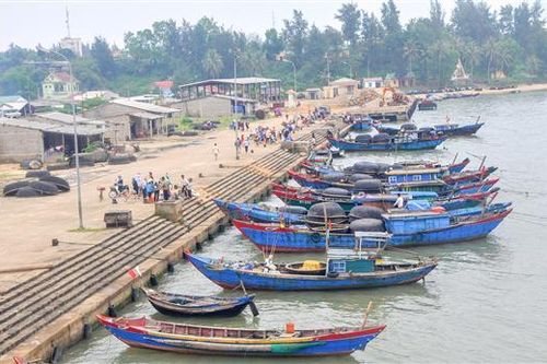 Đồng ý chủ trương mở rộng công năng Cảng cá Cửa Tùng
