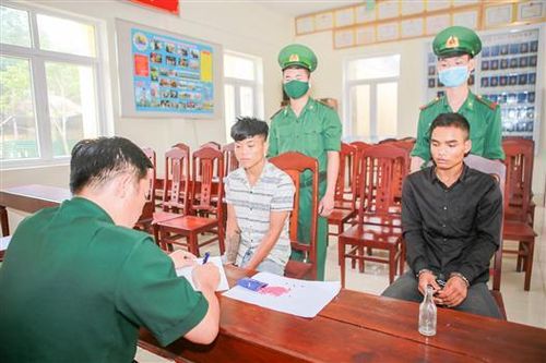Bắt giữ 2 đối tượng vận chuyển trái phép ma túy qua biên giới