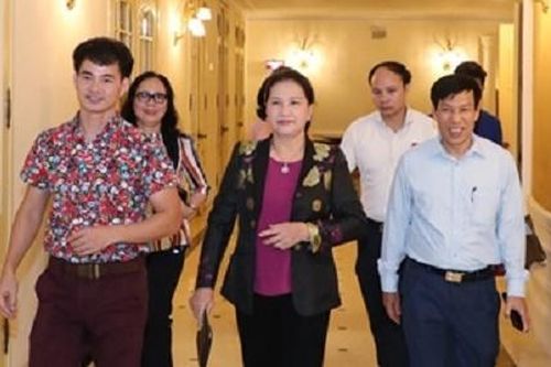 Chủ tịch Quốc hội Nguyễn Thị Kim Ngân xem vở 'Bệnh sĩ'