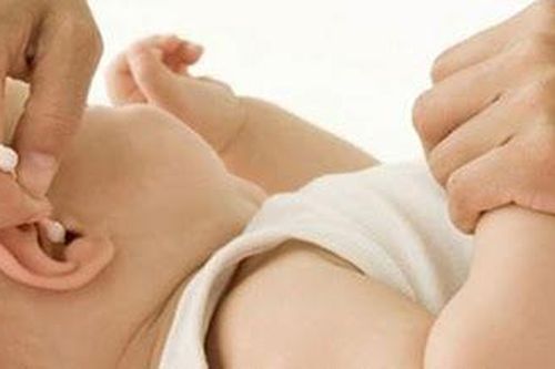 Lưu ý khi dùng thuốc bôi chữa nấm tai