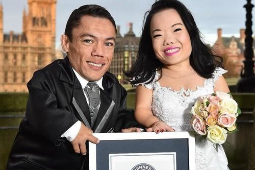 Cặp đôi tí hon nhất thế giới: Vóc dáng nhỏ bé không thể ngăn được tình yêu rộng lớn