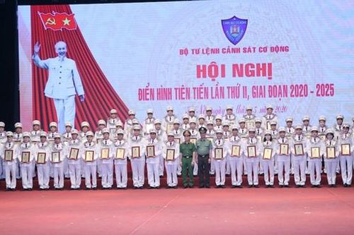 Nhiều tấm gương hội tụ đam mê, sáng tạo, vượt khó khăn hoàn thành xuất sắc nhiệm vụ