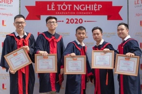 Hội bạn thân Bách khoa cùng tốt nghiệp bằng giỏi, xuất sắc