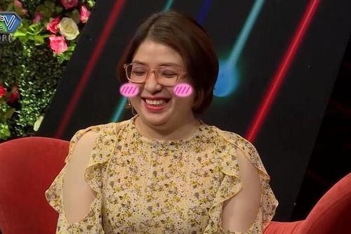 Cô gái nói mình linh cảm tốt, thử bói cho Hồng Vân tại show hẹn hò