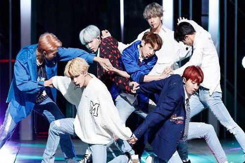 Mãn nhãn trước những khoảnh khắc siêu hoàn hảo của những BTS, Blackpink, Twice...
