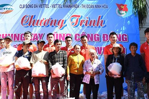 CLB Viettel đi làm từ thiện ở Khánh Hòa