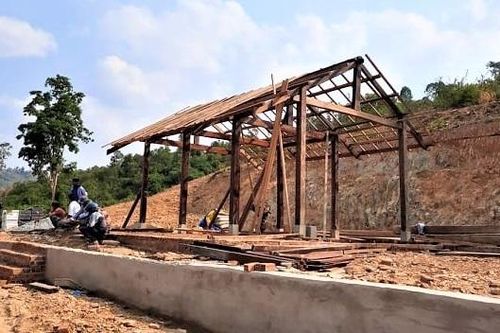 Ngang nhiên mua bán, san ủi và xây dựng trái phép trên đất lâm nghiệp