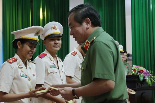 Học Bác từ tác phong khoa học, chu đáo