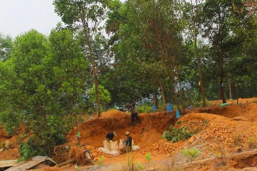 Khai thác vàng trái phép ở mỏ vàng Bồng Miêu diễn biến phức tạp
