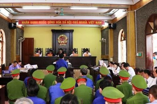 Xét xử vụ gian lận thi cử ở Sơn La: Các bị cáo mong nhận sự khoan hồng