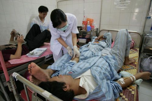 Bệnh viện Bạch Mai: Xóa bỏ giường dịch vụ, không nằm ghép