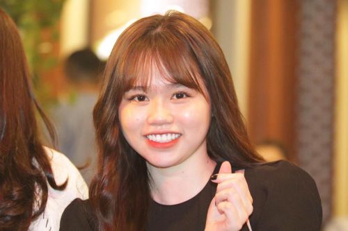 Bạn gái mới 'kèm sát' Quang Hải ở Gala Quả bóng vàng