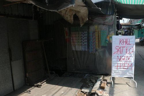 Nguy cơ sạt lở bờ kênh Cái Sắn đe dọa hàng chục hộ dân