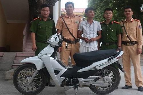 Nghiện ma túy, cướp xe máy của học sinh