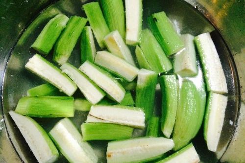 Mẹo giữ hoa quả tươi lâu không bị thâm sau khi gọt vỏ