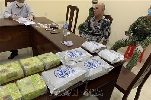 Bắt quả tang vụ vận chuyển qua biên giới hơn 20 kg chất nghi là ma túy
